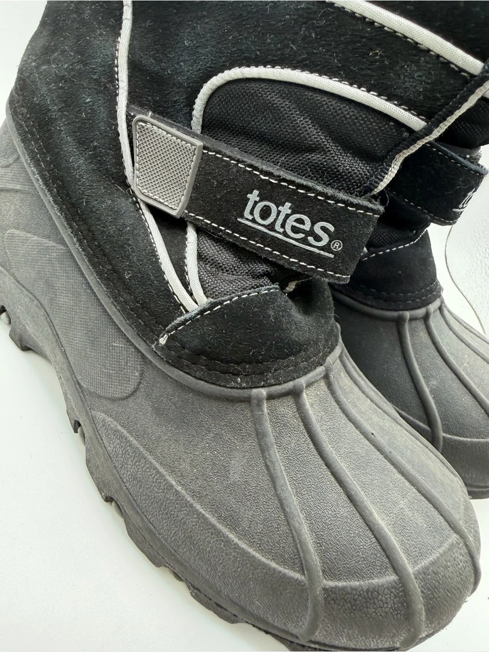 TOTES Todd Suede Waterproof Insulated Snow Boots Boys Size 4 Rubber Sole Winter